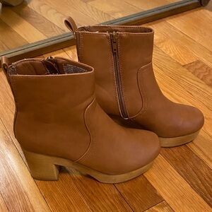 Universal Thread Tan Ankle Booties